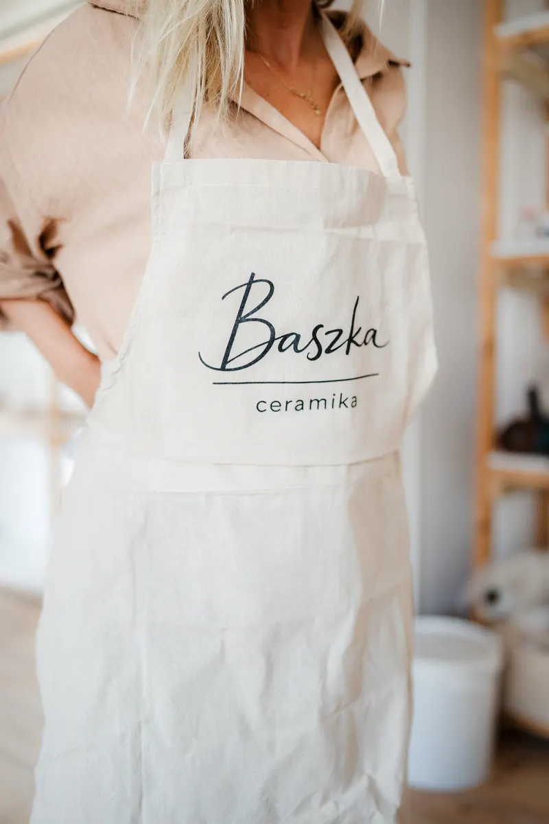 Lniany fartuch z logo Baszki